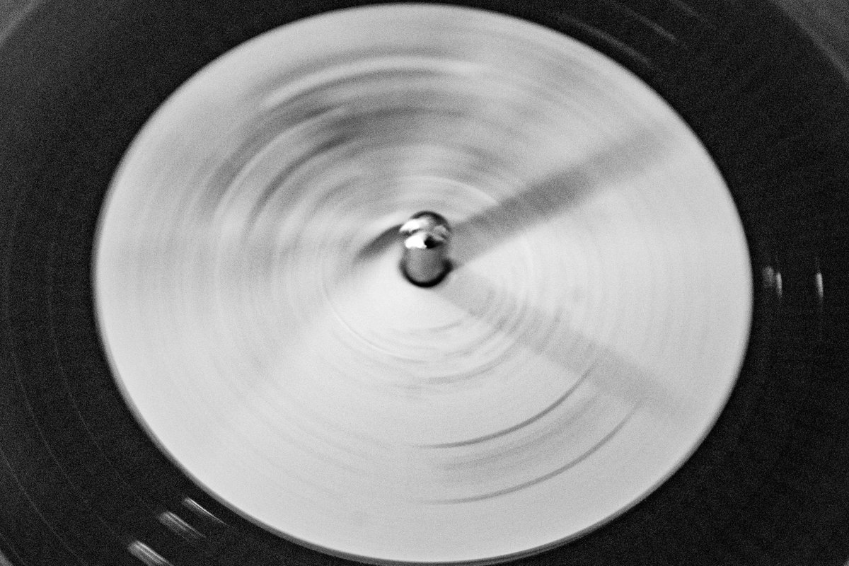 ink0l4s's tweet photo. Nouvel exercice photographique.
le disque, comme objet, comme abstraction.
#Fauve #Vinyle #Microsillon #Photographie #Fauvecorp https://t.co/mC9OQ2IZjH