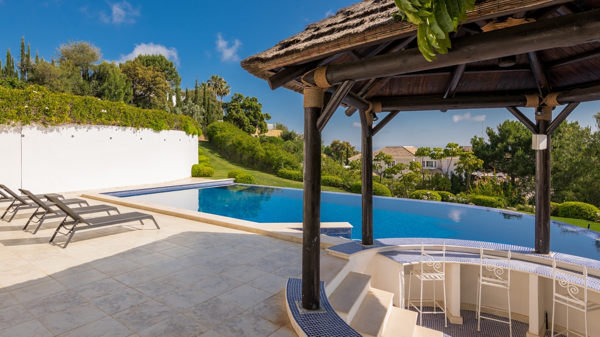 rentingmarbella's tweet photo. 8 Bedroom Villa, LONG TERM RENTAL, La Zagaleta, Marbella - https://t.co/412WLL0Npx
#longtermrental #rental #longterm #lazagaleta #marbella #privatevilla #seaviews #indoorpool #heatedpool #luxuryliving #luxurylifestyle #marbellarentals #villarentals https://t.co/lnerBW45Zd
