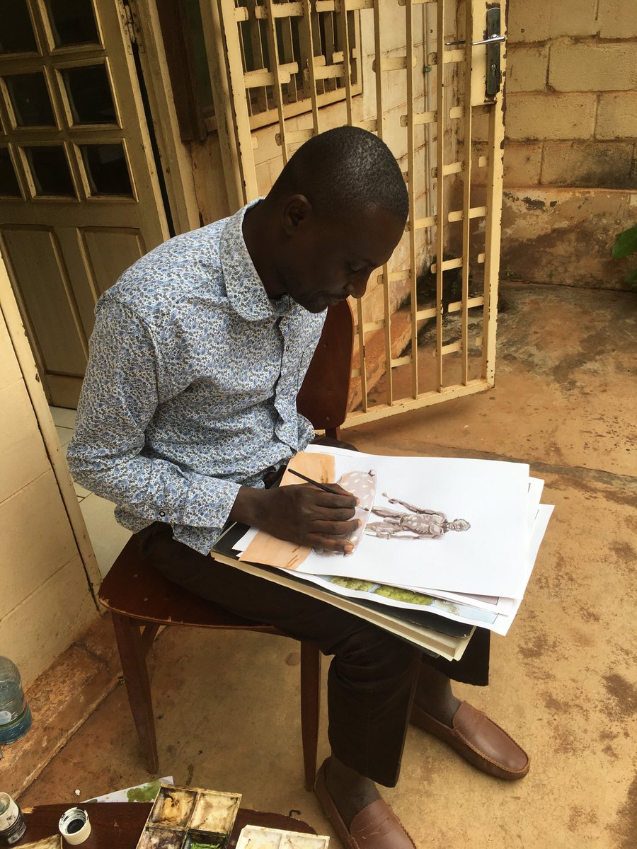 AFBanguiRCA's tweet photo. Dernières retouches de l’artiste Didier Kassaï pour les dessins illustrant #BATOUALA. Expo à découvrir en marge de la rencontre publique organisée à l’Alliance française à 14:00h ce jeudi. https://t.co/F2ie0YQEh7