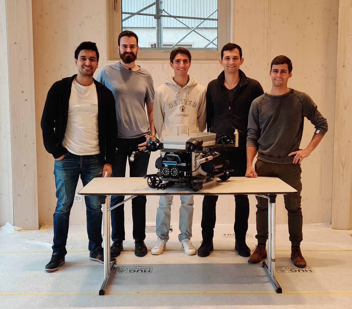 innopark_zh's tweet photo. Dive in with @RoboticsTethys! Das Team im Innovationspark hat eine klare Vision: Es möchte die Unterwasserforschung in der Schweiz vorantreiben. Denn obwohl es hierzulande viele Seen, Flüssen und Wasserkraftwerken gibt, liegt dieses Thema weitestgehend brach. #IPZ #ETH #tethys https://t.co/LSrwAzSKCm