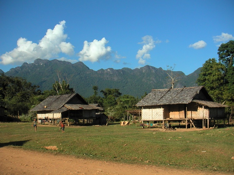 happynomad's tweet photo. Cycling in the surroundings of Vang Vieng, Laos. To Naxay village, Nathone and the blue lagoon near Tham Pu Kham: https://t.co/l1MJIOnD2I https://t.co/qNjostU8ZE