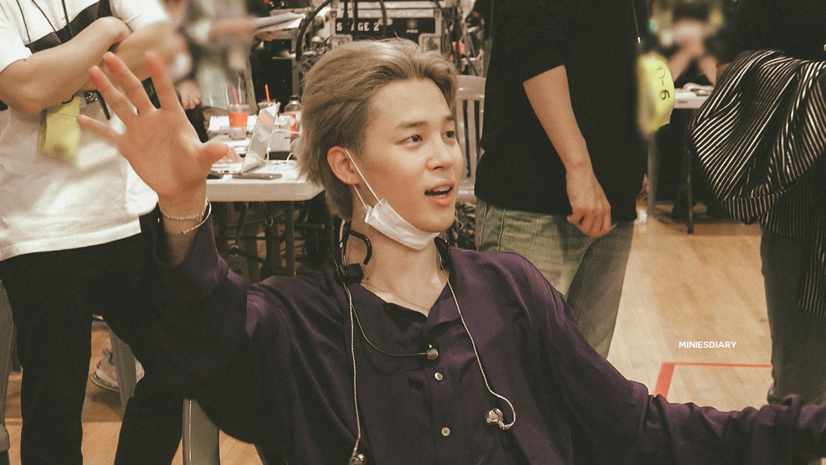 miniesdiary's tweet photo. jimin has the sweetest angel face 🥺 https://t.co/mn14Vv47AZ