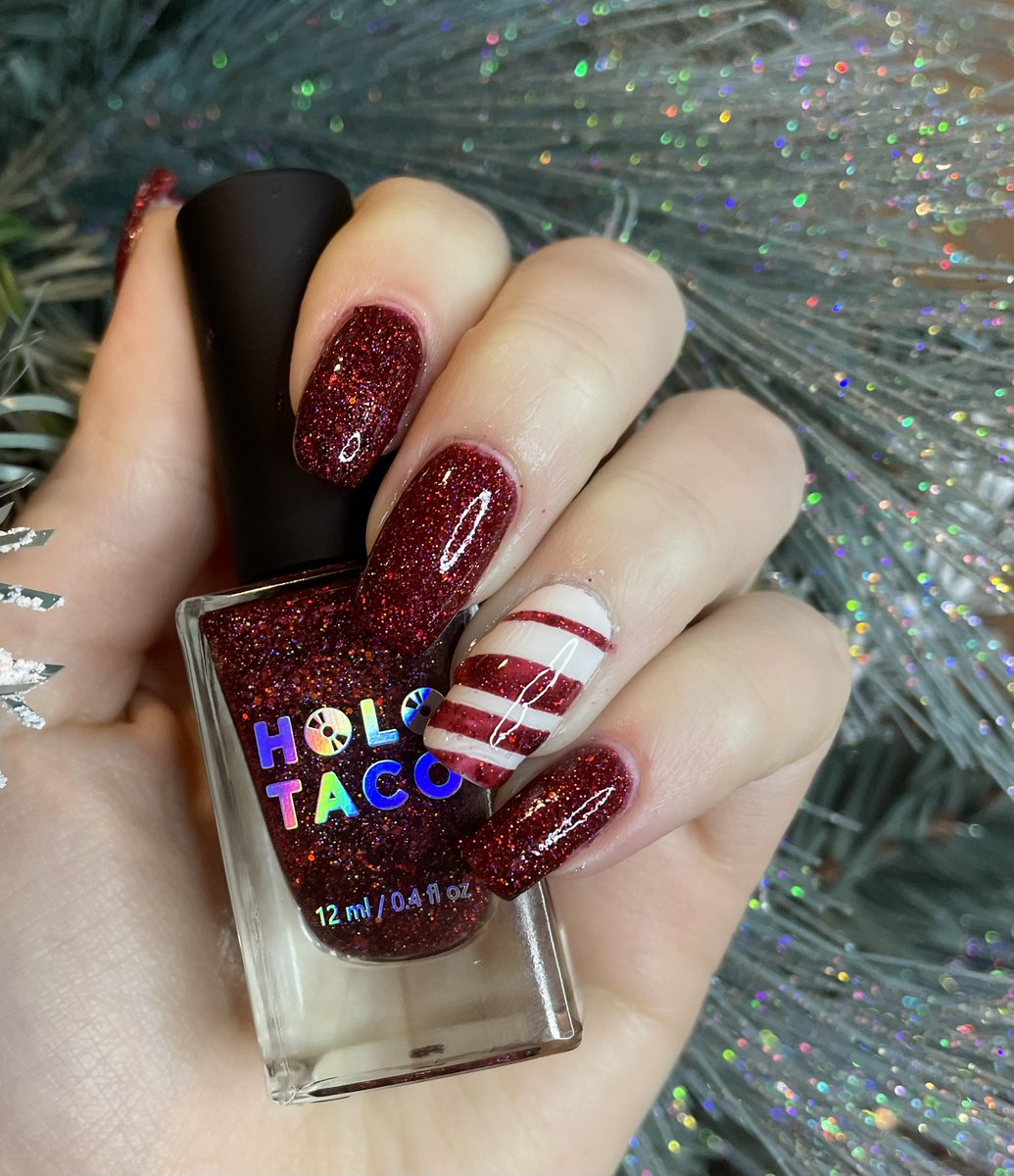 I’m going to Tokyo to celebrate Christmas so I had to make sure my mani was fresh 💅🏻🤷🏼‍♀️ If you want to follow my nails around Tokyo then go follow my Instagram! 
Polishes used was Holo Taco’s Not Milky White and Naughty List.

#HoloTaco #paintwithsimply #NaughtyList #NotMilkyWhite