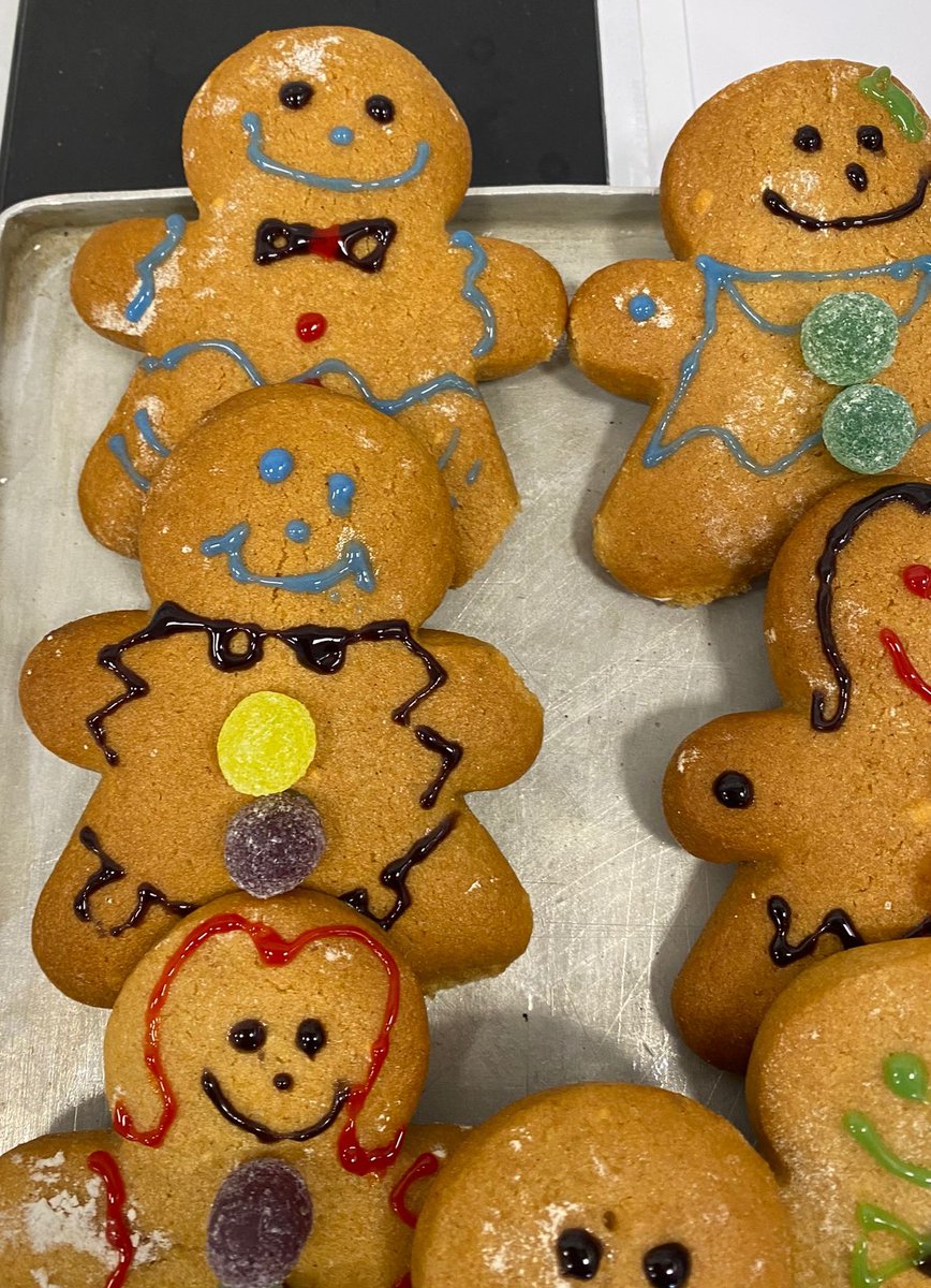 JasJackson7's tweet photo. Some very excited pupils @CompassPointBS3 on Christmas lunch day.
Really fun lunchtime with some great food and service. 
The pupils absolutely loved the home made gingerbread men.
@SchoolCatering @GGLTOfficial 
#feedingpupilsbetterfood https://t.co/y61mjgfvka