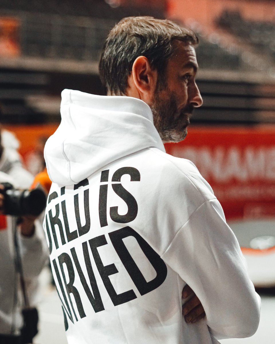 teqshop's tweet photo. Robert Pires (@piresrobert7) sporting our TEQERS hoodie at the 2021 World Championships 🔥
•
Shop here 👉 https://t.co/EgZm2Tap1z
•
#TEQShop #Teqball #Lifestyle #RobertPires https://t.co/k7CinOrhMe