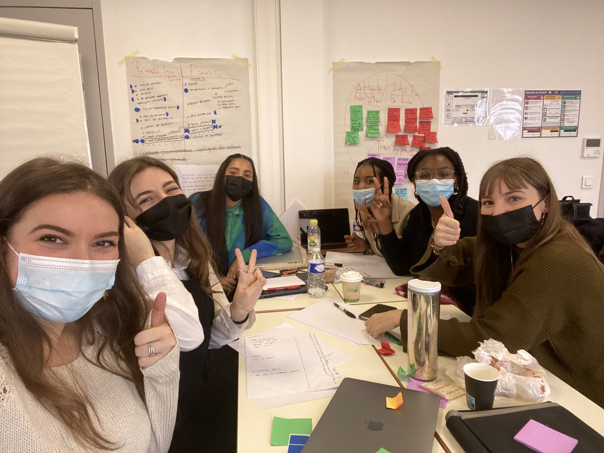 Jour 2 du #DesignSprint au #MBADMB 👍🏻
Notre solution sur la sécurité des usagers des transports en commun la nuit 🚆

#designthinking #UX <a href="/MBADMB/">mbadmb</a> <a href="/VincentMontet/">Vincent MONTET</a> <a href="/ArnaultChatel/">Arnault Chatel</a> <a href="/AntoineLogerais/">A. Voland-Logerais</a>