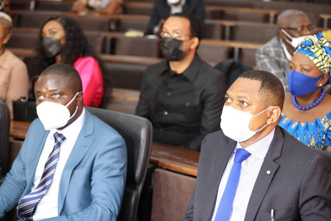 PatrickMuyaya's tweet photo. #RDC : Fin de l’essai clinique randomisé contrôlé aux CUK/UNIKIN conformément au protocole international de l’OMS, du produit #DoubaseC anti-viral à large spectre fabriqué par le laboratoire CREPPAT. Ce résultat confirme le traitement curatif contre la #Covid19 #UnikinSolution https://t.co/8LJepWr48F