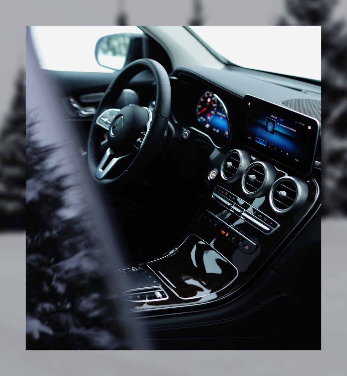 Редкий гибрид — Mercedes-Benz GLC 300e — уже ждет в Anytime Prime. Вместительный, тяговитый бензоэлектрический внедорожник подойдет для города и дачи. Электромотор разгоняется до 130 км/ч, вписывается в экотренды, запускает ДВС, кондиционер или печку. Ищите в Premium.