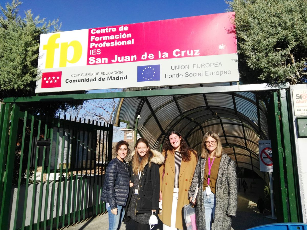 csaludsanjuan's tweet photo. Durante estos días las residentes en último año de formación y Pilar Mateos, trabajadora social en @csaludsanjuan, están impartiendo formación y educación para la salud, para adolescentes en centros del área. #EPS en #AtencionPrimaria https://t.co/x2cIIUOXwA