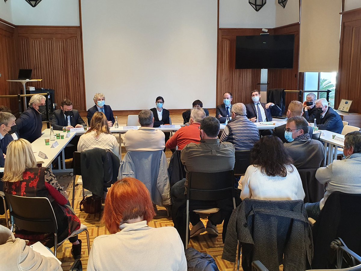 AnnickGirardin's tweet image. À la suite des révisions des quotas pour l'année 2022 par la Commission européenne, je suis aujourd'hui à #Sète afin de rencontrer les professionnels de la filière pêche de Méditerranée.  Nous partageons le même objectif : une pêche durable.