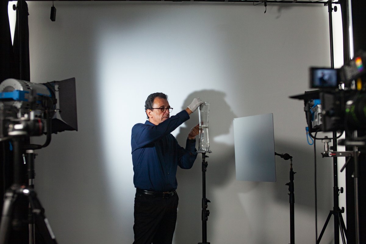 ARRIChannel's tweet photo. Have you ever wondered how a product image conveys the exact right feeling? Stay tuned to learn more about product #photography and the advantages of continuous lighting.
📸 Eberhard Schuy
#ARRI #illumindatedwithARRI #ARRILighting #continuouslighting #ARRIPhotography https://t.co/cOsQcN2k8Q