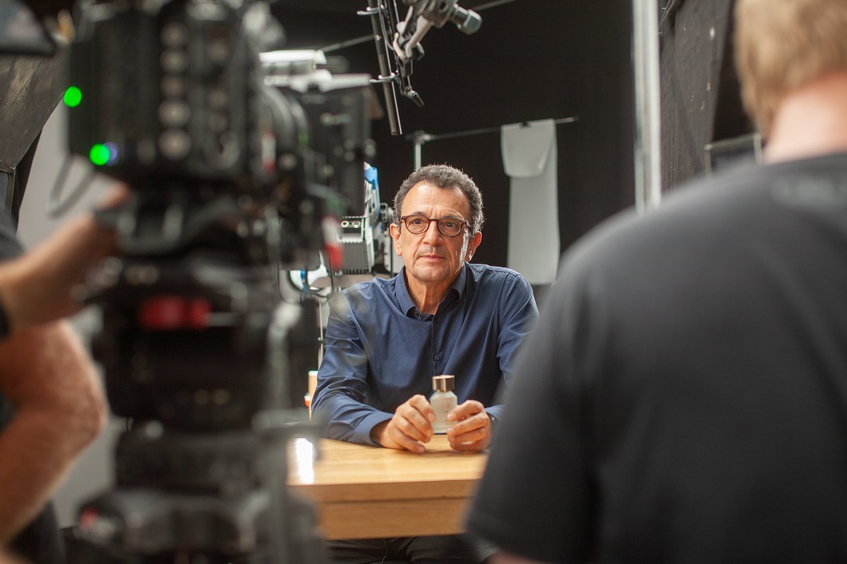 ARRIChannel's tweet photo. Have you ever wondered how a product image conveys the exact right feeling? Stay tuned to learn more about product #photography and the advantages of continuous lighting.
📸 Eberhard Schuy
#ARRI #illumindatedwithARRI #ARRILighting #continuouslighting #ARRIPhotography https://t.co/cOsQcN2k8Q