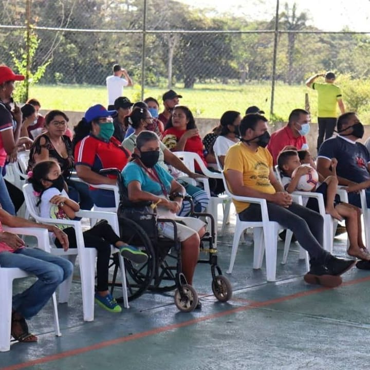 Nuestro gobernador del Edo. #Táchira <a href="/FreddyBernal/">Freddy Bernal</a> cómo parte de los lineamientos del <a href="/PartidoPSUV/">PSUV</a> hizo un recorrido en el sector lengüeta Edo. #Barinas para apoyar a <a href="/jaarreaza/">Jorge Arreaza M</a> en la candidatura a la gobernación. ¡ Este #09Ene venceremos!
#EnBarinasJorgeArreaza💛💙❤️