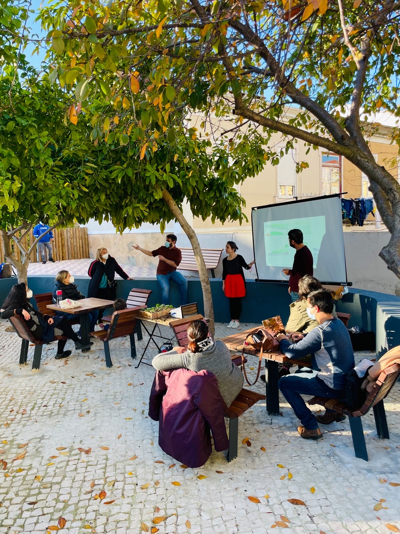 CamaraLisboa's tweet photo. Na Penha de França vai nascer uma horta comunitária onde todos cultivam para todos. A Associação Regador apresentou o projeto “Regar o Alto da Eira”, um espaço comunitário onde o que se planta será decidido, semeado, regado e colhido pela comunidade. 
#BIPZIP #Lisboa https://t.co/HBz9JNfiaz