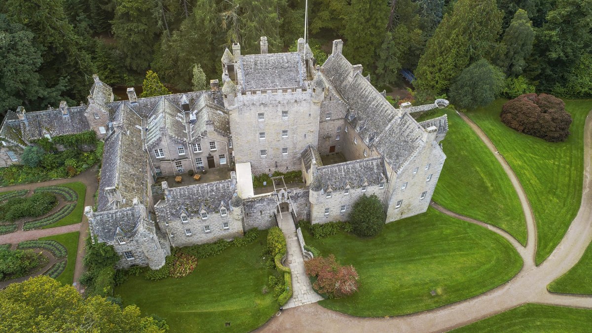 The Battles of Auldearn and The Battle of Culloden both happened within 8 miles of Cawdor and The Battle of Cromdale not much further.

#castle #travel #scotland #uk #unitedkingdom