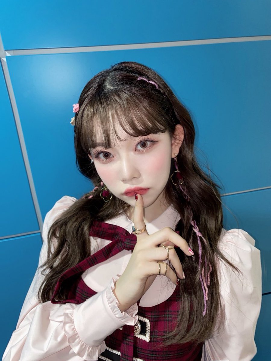 specialllie's tweet photo. i wanna hug her https://t.co/p0kZAYBLrH