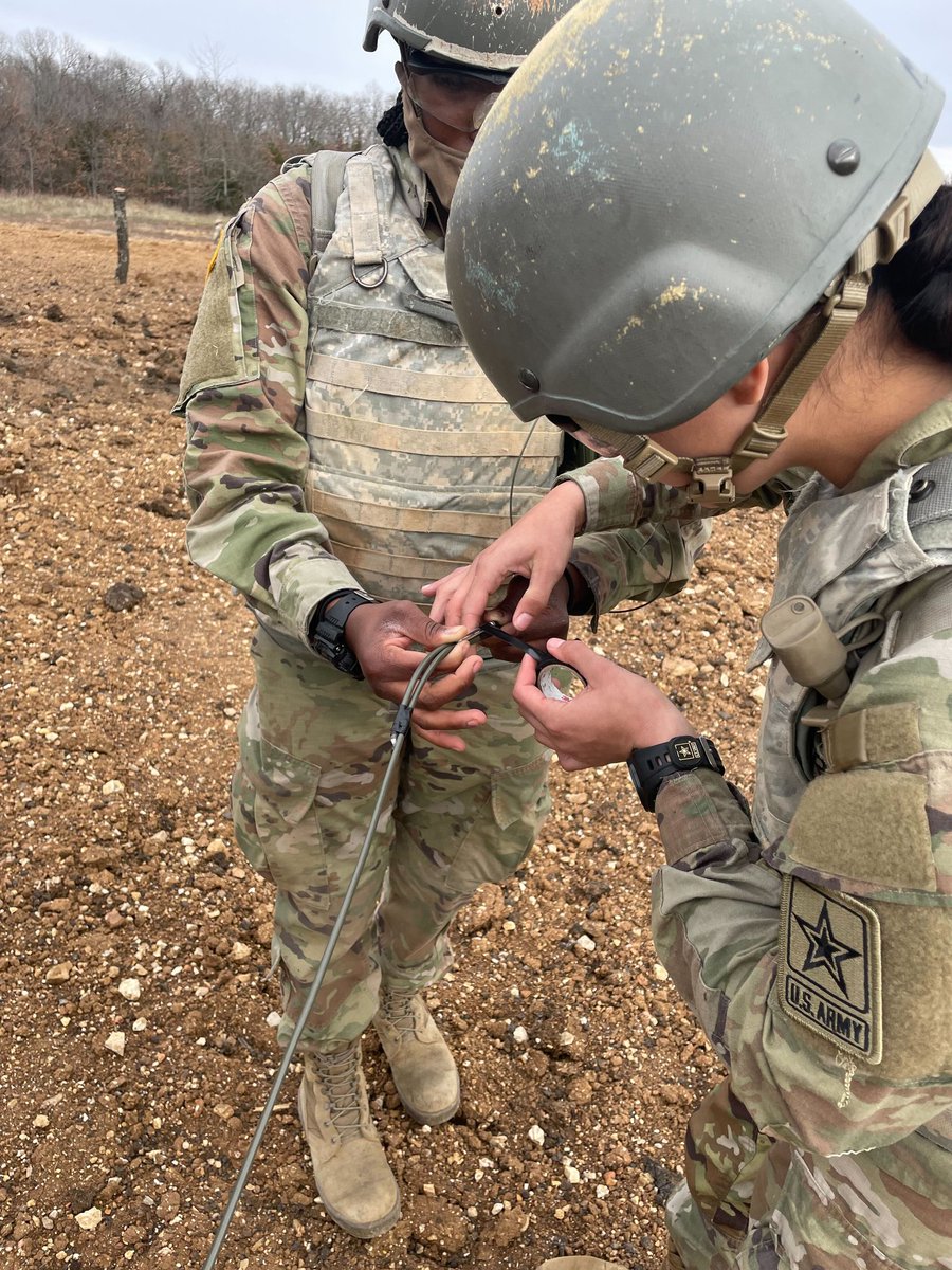 Charlie35th's tweet photo. Commandos tying in their demolition charges on the demolition range. https://t.co/1QcpLL5NPQ