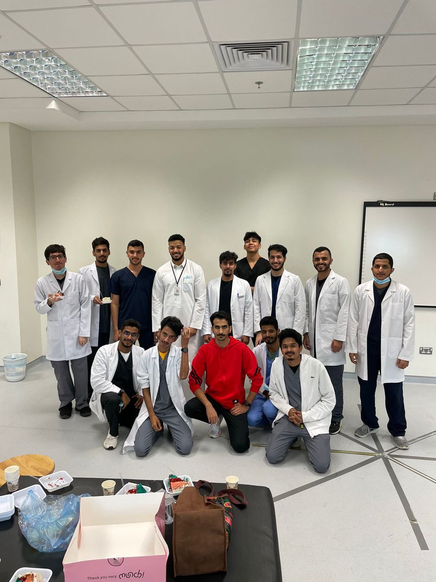 SalBinamer's tweet photo. بعد اخر اختبار عملي لهذا الترم ، بمشاعر ممتلئة حب وامتنان ودعنا ا.فهد المطيري لانه رايح يكمل الماستر باذن الله ، الله يوفقه كان خير اخ وخير معلم لنا ، تعلمنا منه واستفدنا الكثير..
ترجع لنا بالسسسلامة 💛💛💛💛💛..
#OT19 https://t.co/alcjbI3Wbw