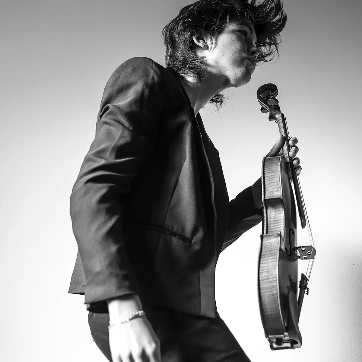 VillanuevaViola's tweet photo. #contemporarymode
Estos días estoy dedicando a preparar mi último concierto del año que incluye 3 estrenos y 3 obras contemporáneas. Todas han sido obras dedicadas y esto hace un concierto muy especial,os esperamos🖤
festival COMA 21'
22 dic 19h
RCSMM
https://t.co/jlNpR9RZKn https://t.co/kTaVevbbVQ