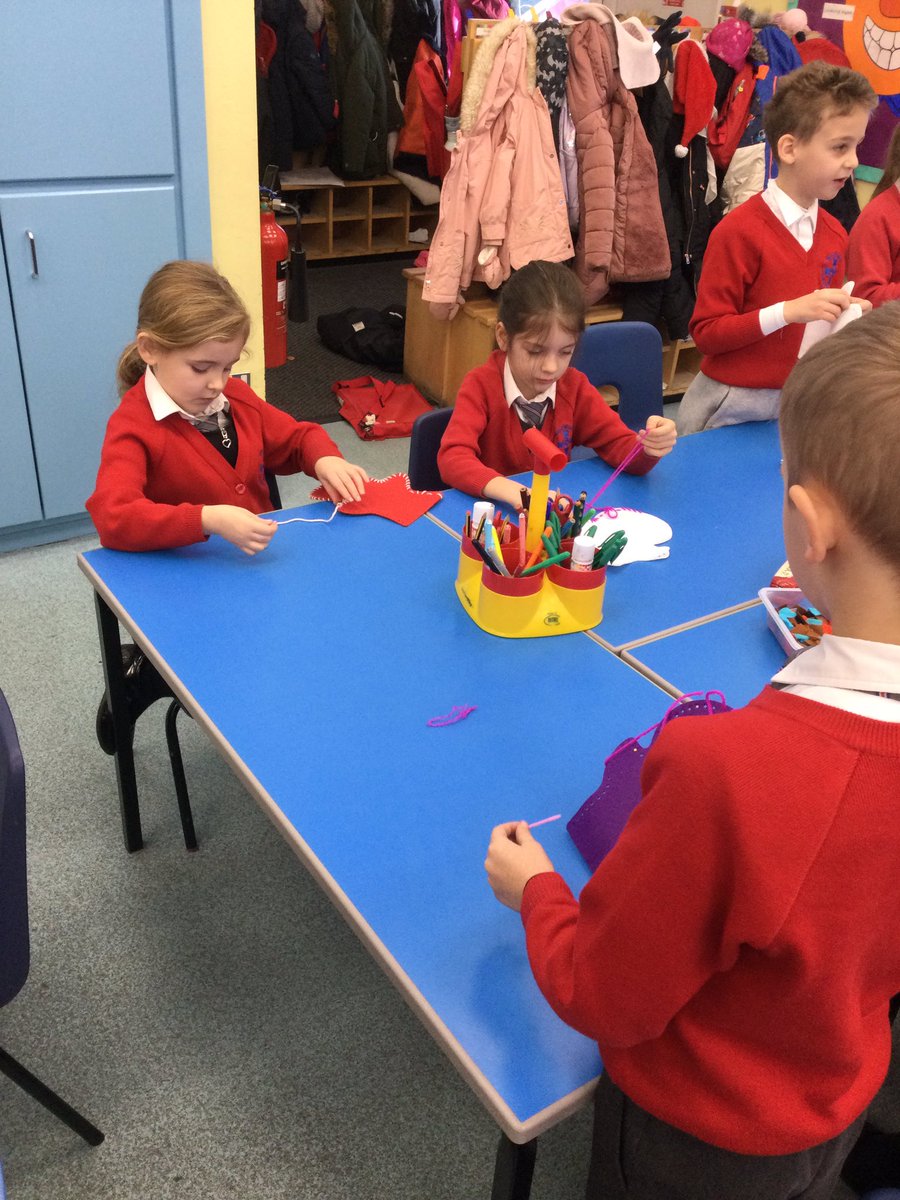 HTAClassWebster's tweet photo. Today we are making puppets in DT! We have practised the skills Arne are following our designs carefully. #HTADT https://t.co/Gz59nx8UEi