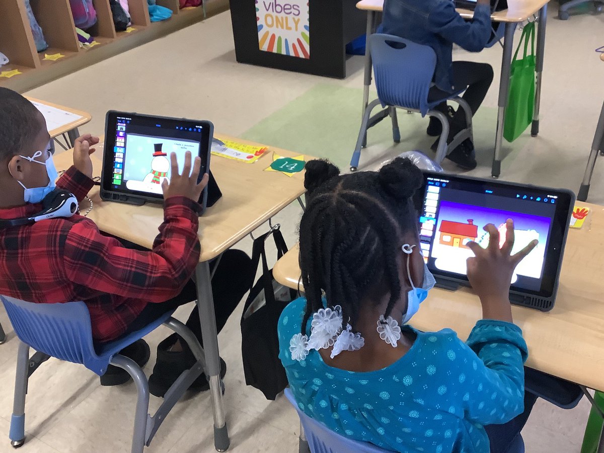 HoustonKonya's tweet photo. Kindergarten scholars at Northeast Elementary @lcpsnc having fun with this holiday Keynote. @WisdomTeaching @MelissaLynch80 https://t.co/X50Ny4pvkt