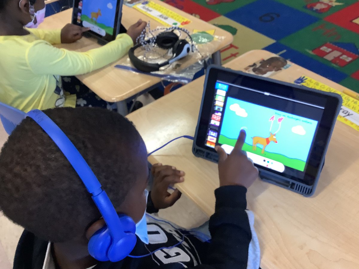HoustonKonya's tweet photo. Kindergarten scholars at Northeast Elementary @lcpsnc having fun with this holiday Keynote. @WisdomTeaching @MelissaLynch80 https://t.co/X50Ny4pvkt