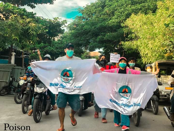 spring_2021's tweet photo. Despite the presence of junta massive forces, Mandalay Engineers Group marched on the streets to overthrow the genocidal dictatorship by chanting revolutionary slogans. 

"အသွေးအသားထဲက ပုန်ကန် 
ရရင်ရသလို တော်လှန်
မပြီးဆု��းသေးတာ မမေ့ပါနဲ့"

#Dec16Coup   
#WhatsHappeningInMyanmar https://t.co/DAlZwiMLLN