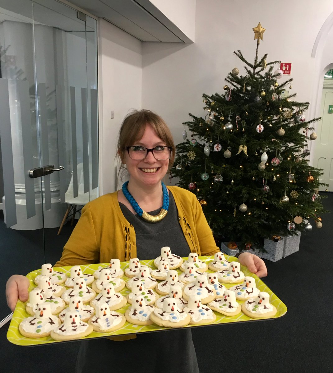 Gingeybites's tweet image. I'm not a baker so I don't want to hear about how rustic and childlike these snowman cookies look (it's part of the charm ok??) but they're fun and a good activity to do with kids... ⛄️ 

gingeybites.com/2017/12/melted… 

#christmasbakes #festivebakes #ThrowbackThursday