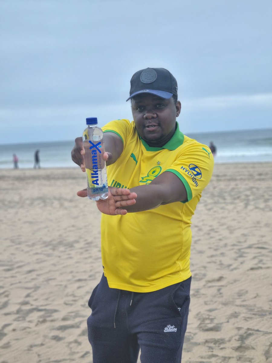 Alkamax in Durban. Will be hydrated for the rest of my stay. Support black business <a href="/TheeSonia/">Woza Nazo with Sonia Mbele</a> <a href="/AlkamaxWater/">Alkamax Water</a> <a href="/ukhozi_fm/">Ukhozi FM Official 📻</a> <a href="/djsbu/">djsbu</a>