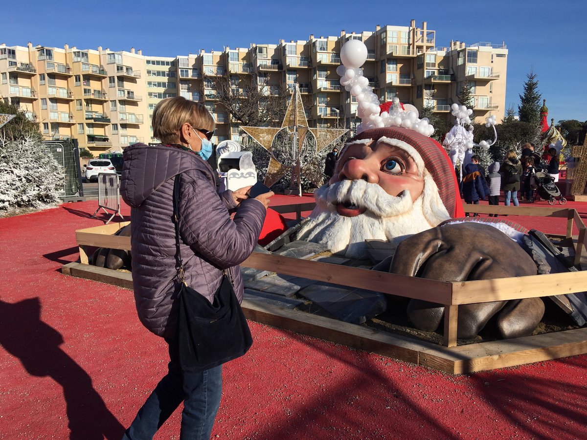 Cette année encore le village de Noël de port Barcarès propose de nombreuses animations durant les fêtes autour du bateau Lydia transformé en arche de Noé pour l’occasion #villagedeNoël #PortBarcarès