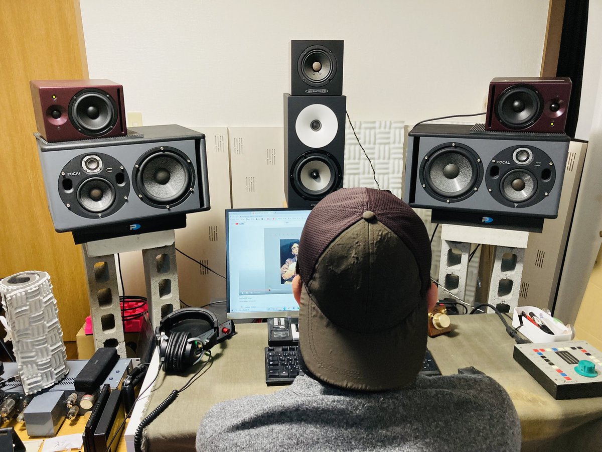 okashin1073's tweet photo. 新居でちょいとセットアップを変更🤭
#モニタースピーカー
#psiaudio
#focal
#amphion
#auratone https://t.co/QraZbszBSV