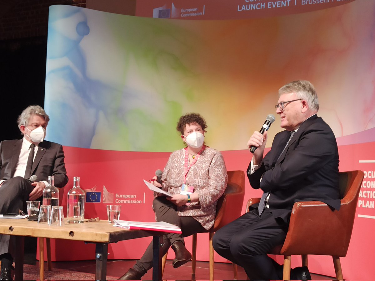 SocialEcoEU's tweet photo. 🔴Commissioner @NicolasSchmitEU reminds the long way to this #SocialEconomy Action Plan #SEAP

🤝In cooperation, working together, imagining #WeMadeIt 💪✊🏽

Now it is time to seize the opportunity, our #Time2ScaleUp, time to unlock our full protential https://t.co/CFZptzvZVO