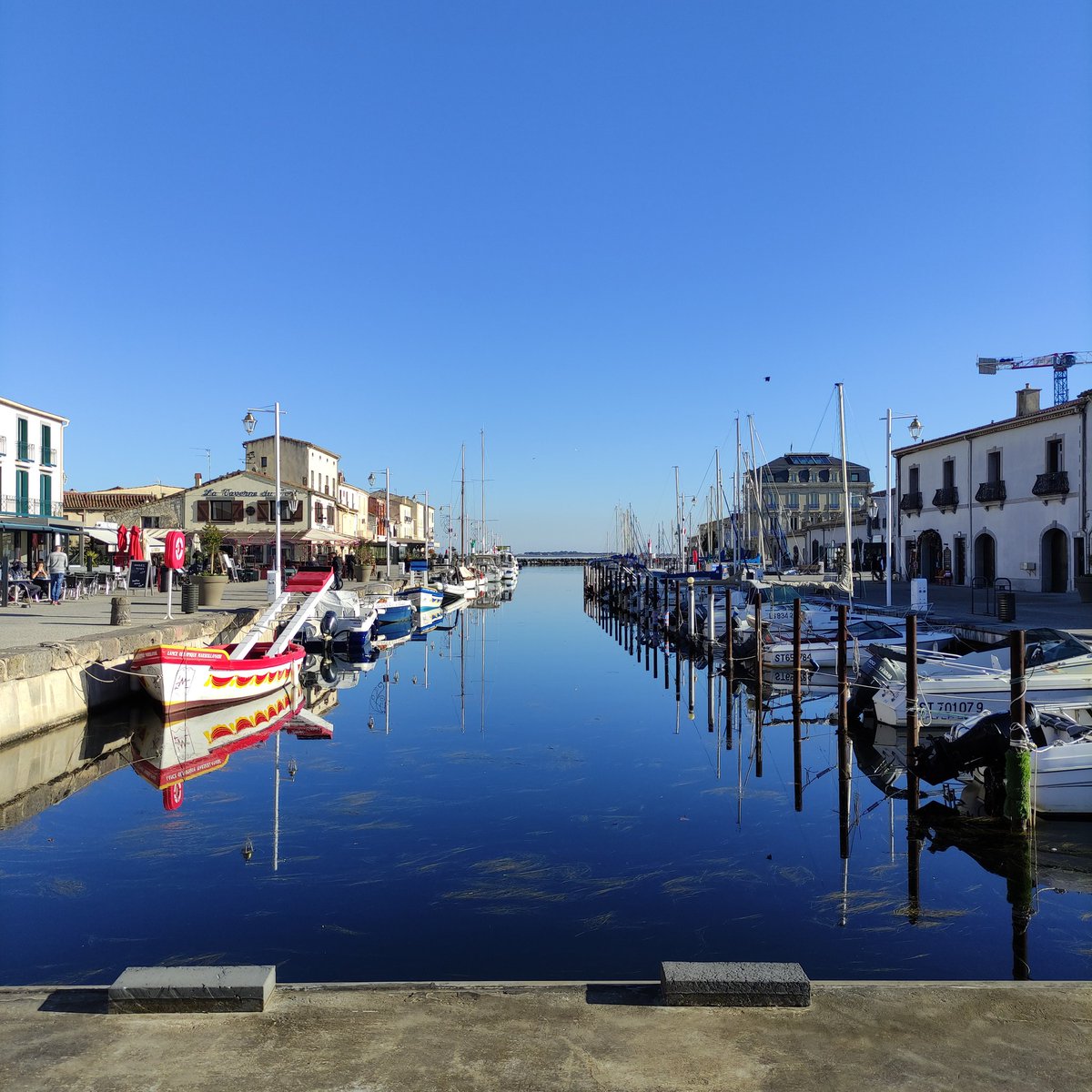 Water still as glass.

#portlife #lesud #marseillan