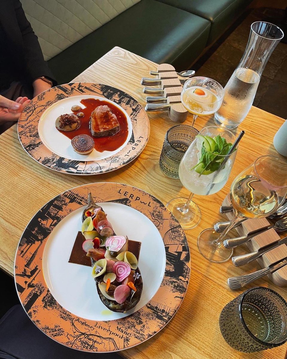 theAlbertDock's tweet photo. 🎄🍴Christmas on a plate. ⁠
⁠
Make your @LerpwlRest booking before its too late to enjoy their festive flavours. ⁠

#RoyalAlbertDock #Lerpwl #Restaurant #Seasonal #Fresh #BarrieBrothers #ChefsTable #DocksideDining⁠ #Christmas #FestiveFlavours https://t.co/ZT23190aTW