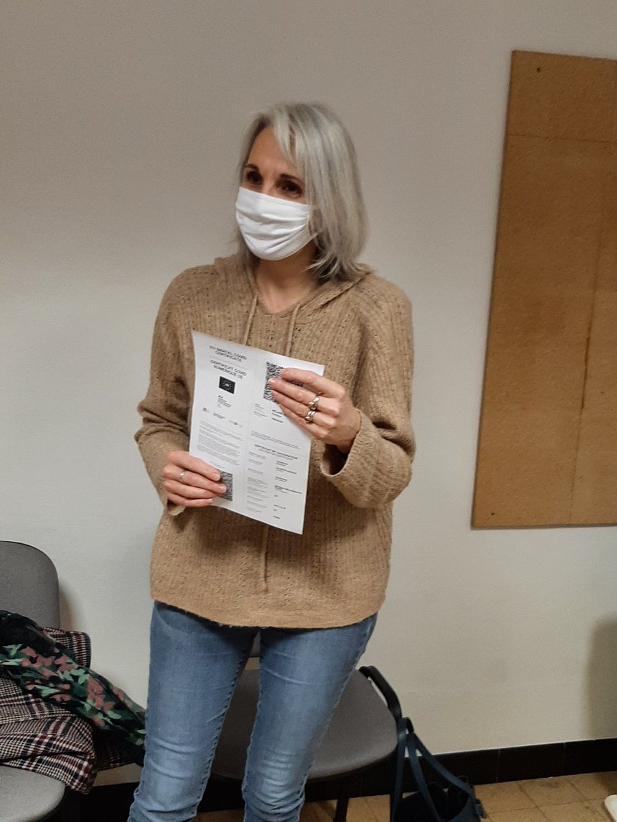 200 000ème injection au centre de vaccination Lens CPTS La Gohelle et premières injections pour les enfants fragiles ce jour. 
Merci aux professionnels bénévoles, <a href="/CroixRouge62/">CroixRouge62</a> mobilisés. <a href="/ARS_HDF/">ARS Hauts-de-France</a>