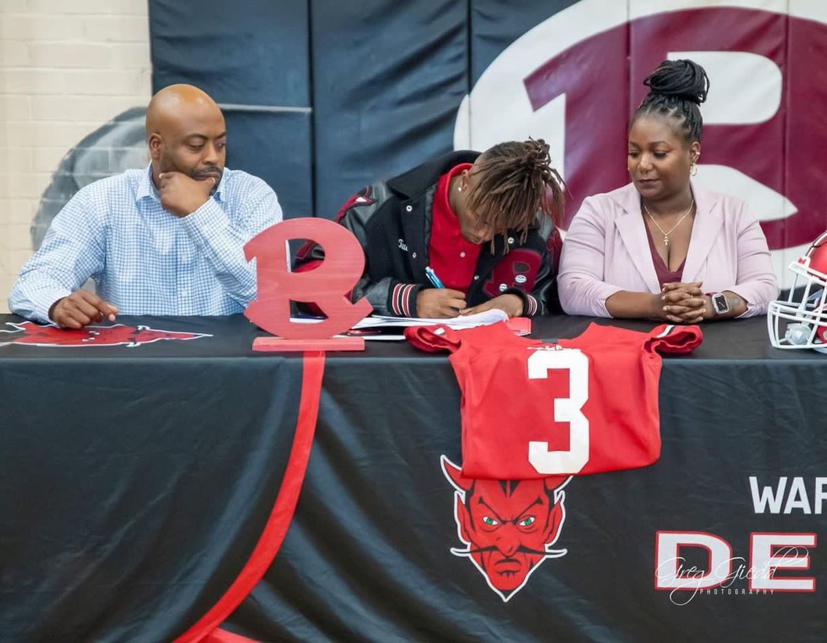 Antwon0527's tweet photo. It’s official 🥲 I would like to thank everybody that has helped me get to this point in my life.I would like to thank @TimothyBynum5 @Coachscorner3 @tone2782 @CoachKent41 @BALLERSCHOICE1 For all putting some type of impact on this journey!! @CoachHun_LU @CoachHughFreeze https://t.co/iUzgHTiJdl