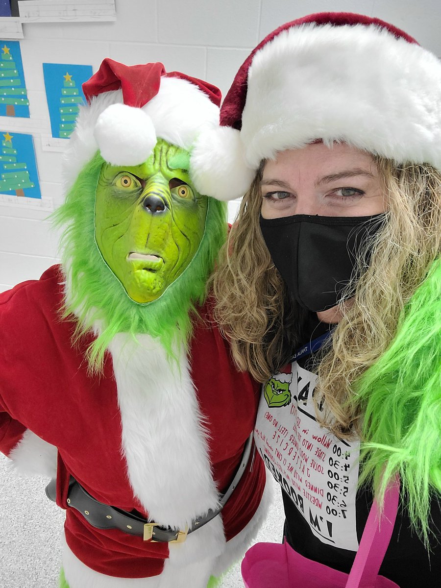 MathNerdCoop's tweet photo. I ran into The Grinch at the @thaliapta holiday store this morning.
@Thalia_Ele @crystal_wilky
#TheGrinch #imbooked #holidaystore #schoolspirit https://t.co/fcKRCg6WpB