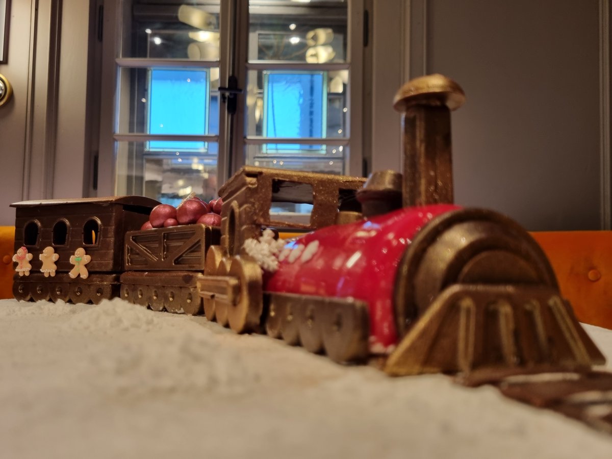 Sofitel (@sofitelnews) on Twitter photo On the fifth day of #ArtDeNoel, <a href="/SofitelLuxEU/">Sofitel Luxembourg</a>âs pastry Chef Emeline Gorgert gave to me, a 'Feierwonâ BĂ»che de NoĂ«l while Sofitel Beijing gave to me, a âWine-stained Cherry Chocolate Rootâ treat! #LiveTheFrenchWay On the fifth day of #ArtDeNoel, <a href="/SofitelLuxEU/">Sofitel Luxembourg</a>âs pastry Chef Emeline Gorgert gave to me, a 'Feierwonâ BĂ»che de NoĂ«l while Sofitel Beijing gave to me, a âWine-stained Cherry Chocolate Rootâ treat! #LiveTheFrenchWay