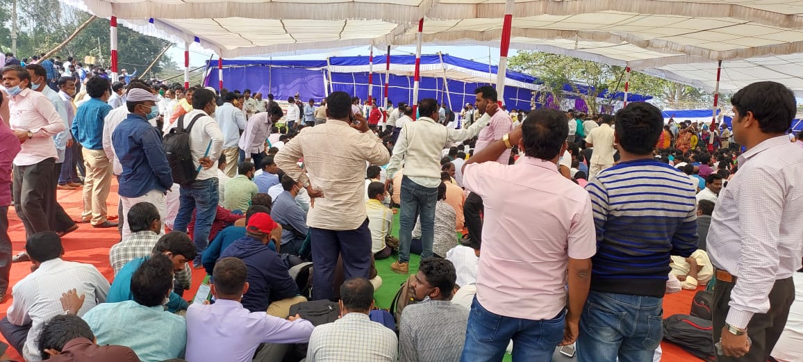 neminathbt's tweet photo. ಪುಂಖಾನುಪುಂಖವಾಗಿ ಒಂದೇ ವಿಷಯವನ್ನು ಚೂಯಿಂಗಮ್ ಎಳೆದಂತೆ ಎಳೆಯುವ ಎಲ್ಲ ಮಾಧ್ಯಮಗಳೂ  ಇಂದು ಉಸಿರು ಕಳೆದುಕೊಂಡಿವೆ... ಅತಿಥಿ ಉಪನ್ಯಾಸಕರ ನೋವನ್ನು ಪ್ರಕಟಿಸಲು ಹಿಂದೇಟು ಹಾಕುತ್ತಿವೆ... https://t.co/g7LcJRRJyj @annasahebsjolle @kud_vc @BelagaviKA @BenakeAnil @CMofKarnataka https://t.co/NtYUL3BarA