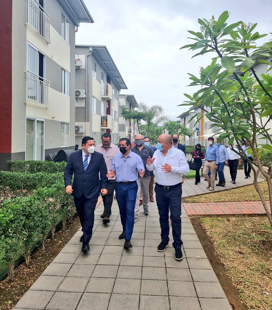 IvanFTobar's tweet photo. #MásViviendas que alegría compartir este momento con nuestros usuarios del @BiessEcuador Estamos entregando casas, a varias familias que hicieron su sueño posible y compraron su vivienda a través de un #CréditoHipotecario #Daule #Guayas https://t.co/43uqqGPlFH