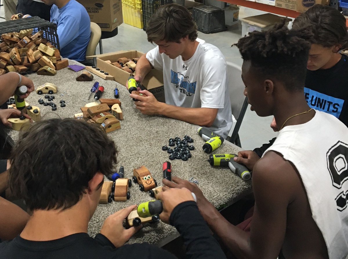 JamesEdward_HS's tweet photo. High school football: Inaugural Deseret News all-state Humanitarian of the Year award winners https://t.co/cJC3h7GwkJ https://t.co/tobnYViCKu