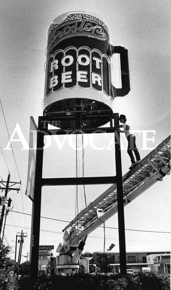 ebrpl's tweet photo. #TBT This is a photo from May 19, 1988, of workers putting the finishing touches on Frostop's giant rotating, neon-lit root beer mug. You can find this photo and more in the Baton Rouge Room's digital archive on our website. #BRHistory #BatonRouge #Frostop #ebrpl https://t.co/DSo0kw3heC