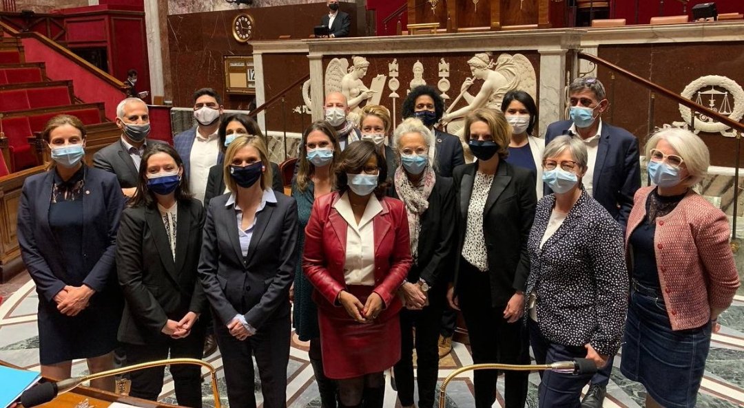 1ElisaMoreno's tweet photo. C'est fait ! 💪🏾

La loi visant à accélérer l'égalité économique et professionnelle est définitivement votée.

Une loi féministe qui s'adresse à toutes les femmes et qui fait de la France un pays pionnier en matière d'égalité professionnelle 👏🏾🇨🇵

#EgaPro

@RixainMP 
@CCastaner https://t.co/IiW7cXffpS