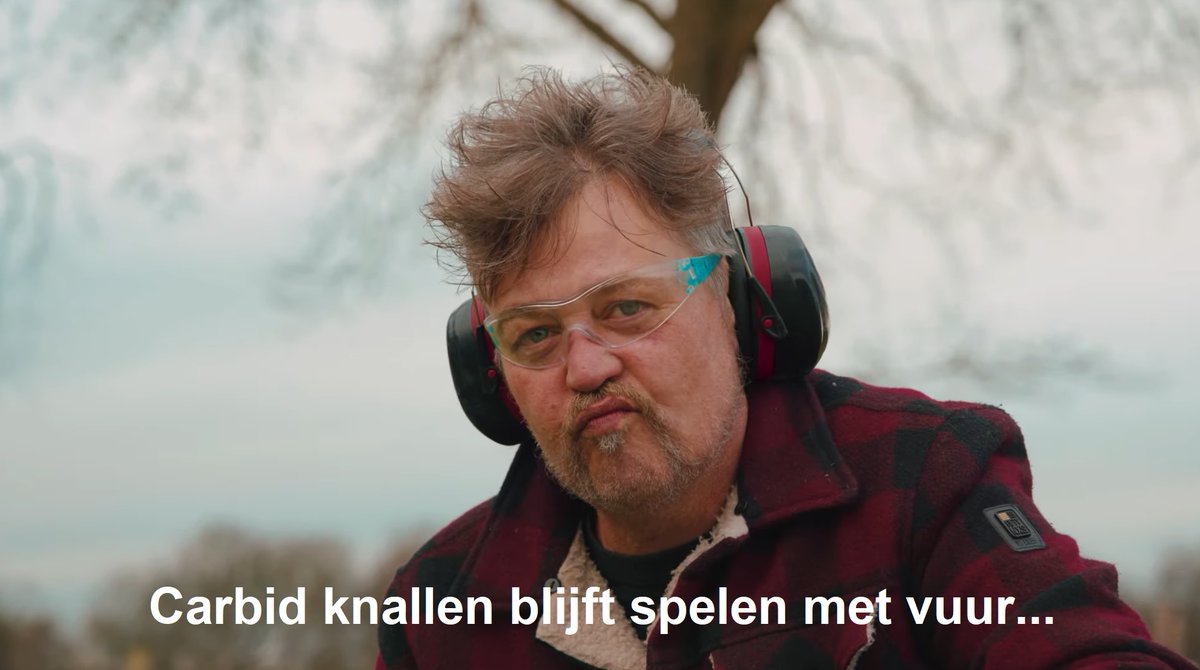 Zorg dat je altijd iets bij de hand hebt om te blussen als je gaat carbidschieten. Zand of een blusdeken zijn ideaal. Water als blusmiddel is niet heel handig, want water + carbid + vuur = KNAL! 

#WieisdeBock #alleensamenmeteenBOCKdieschietenkan #eenechtebockheeftdoppenop