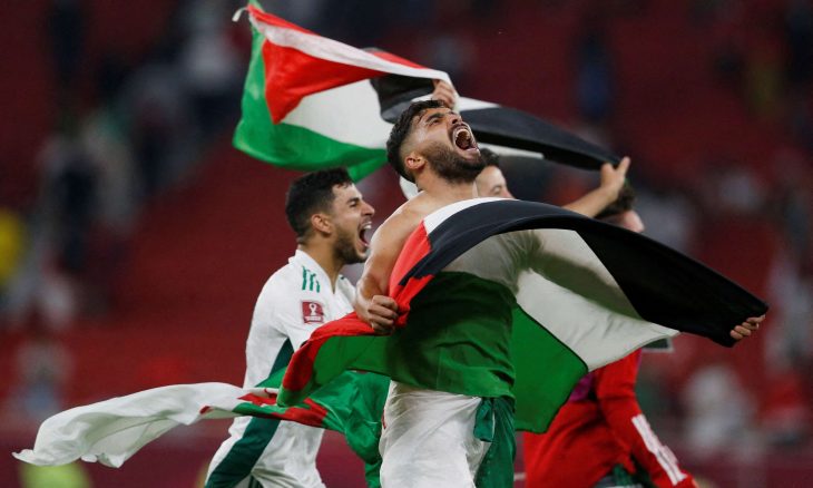 kabusnaineh1's tweet photo. من ينتصر ل #فلسطين ينتصر في كل الميادين.
#الجزائر https://t.co/TZiWHFZ0OX
