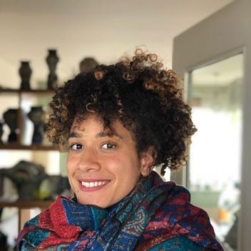 spare_tyre's tweet photo. #12daysofST - Day 7.
Artists Yolande Bramble-Carter and Lisa Muten (pictured) worked with @SolaceWomensAid on a project using creativity to help women with experience of abuse or violence rebuild their lives.
Supported by the Cultural Recovery Fund. #HereForCulture @ace_national https://t.co/oQu08kjJNU