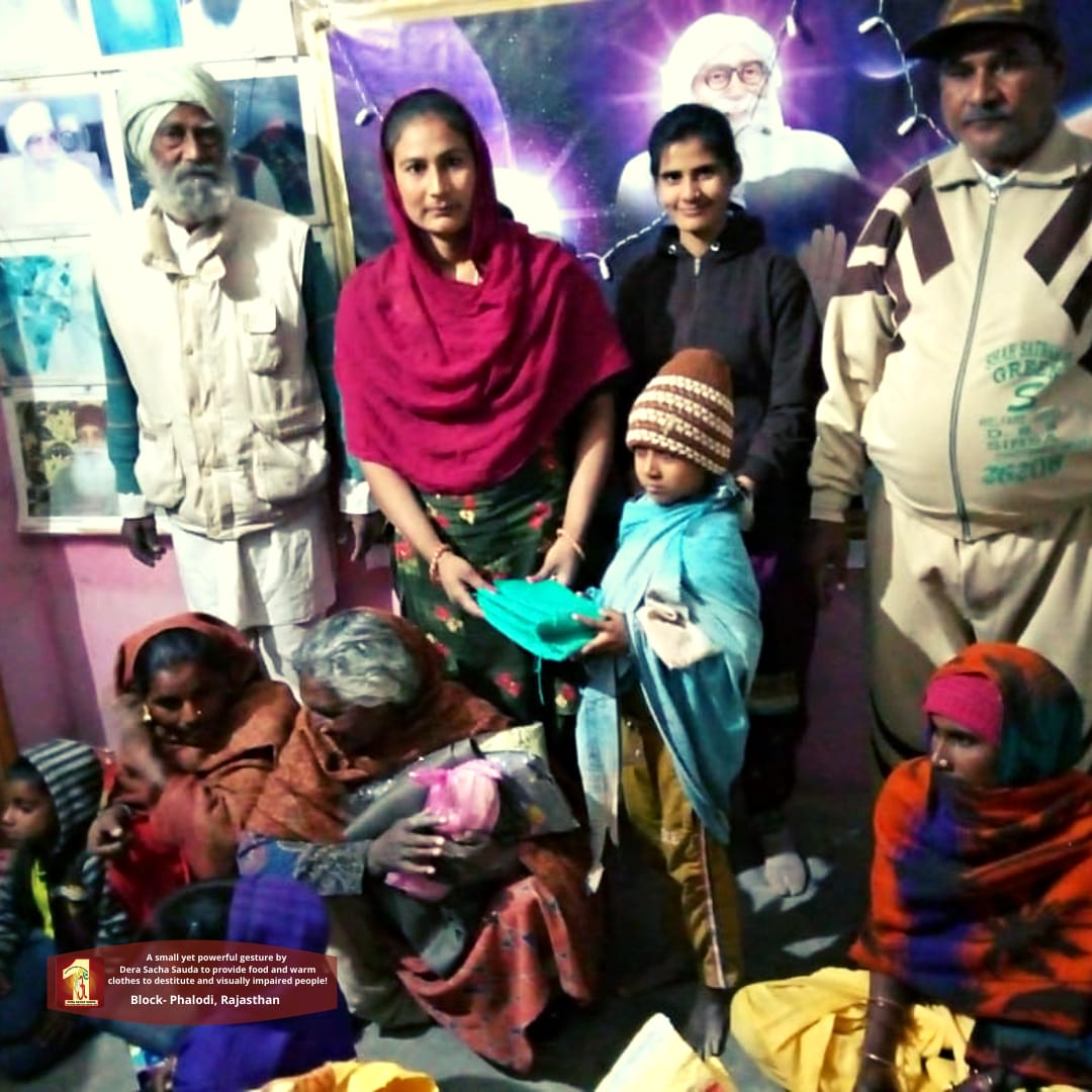 DSSNewsUpdates's tweet photo. Warmth Of Humanity | Food &amp; Warm Clothes Distribution to destitute &amp;visually impaired people under the pious guidance of St. Dr. @Gurmeetramrahim Singh Ji Insan | DSS Volunteers:Phalodi, Rajasthan
#clothes #humanity #WarmthOfHumanity #ClothBank #clothdonationbydss #foodbank #food https://t.co/55mZPA7tPz