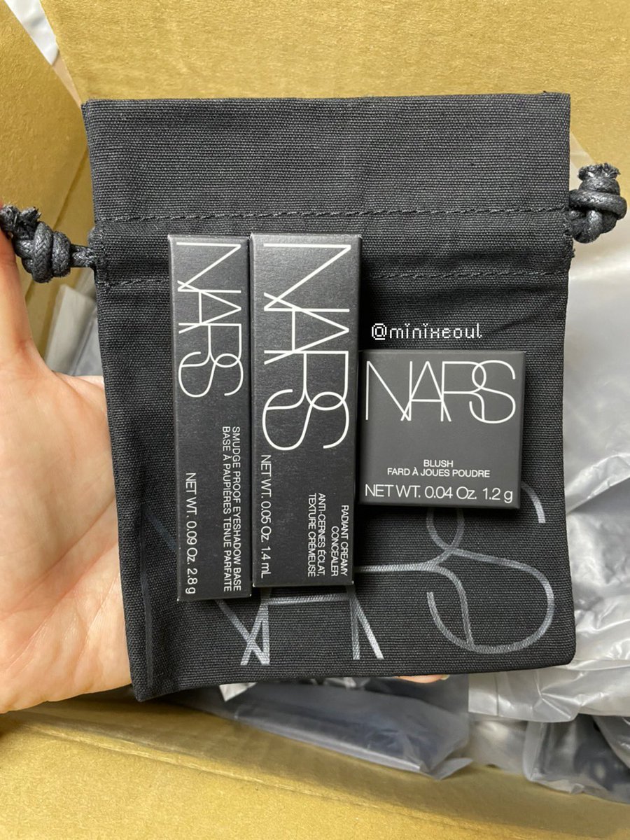 minixeoul's tweet photo. #พร้อมส่ง 🌷✨
NARS Blush Set
ประกอบด้วย
1. NARS Radiant Creamy Concealer 1.4ml #Light2 Vanilla
2. NARS Blush 1.2g #Orgasm
3. NARS Smudge Proof Eyeshadow Base 2.8g
4. กระเป๋า
🛒 : 490.- #ส่งฟรีแฟลช https://t.co/s1lp2cZX4O
