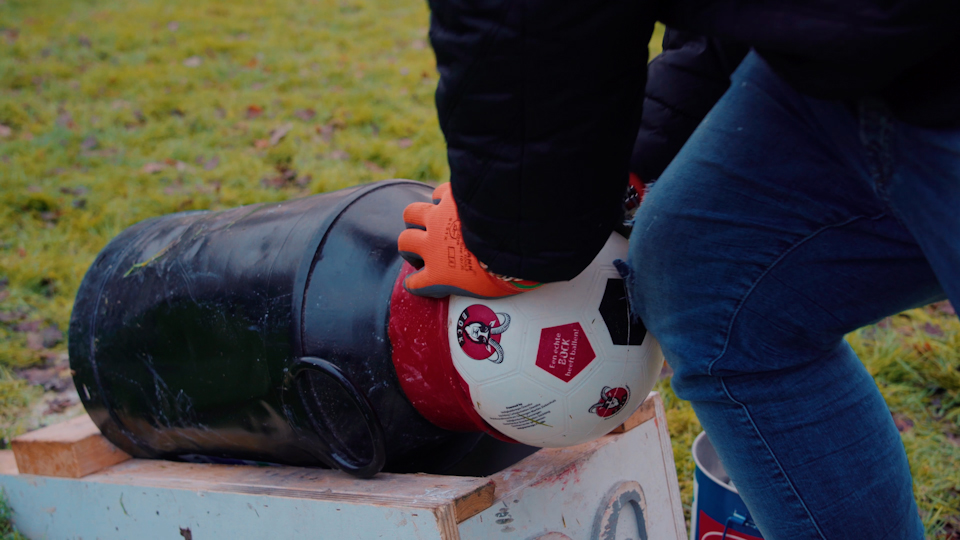 Tijd om carbid te knallen vandaag! Hou het veilig en zorg dat er een BOCK aanwezig is. Alleen samen kunnen we ervoor zorgen dat we veilig carbid kunnen schieten.

#WieisdeBock #alleensamenmeteenBOCKdieschietenkan #eenechtebockheeftdoppenop