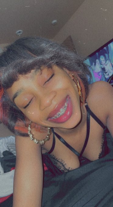 💕🥴 Retweet this if I&rsquo;m beautiful https://t.co/JE6m6yFk9n